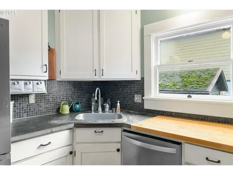 7127 NE 10th Avenue Portland OR 97211