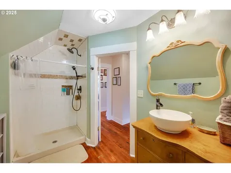 7127 NE 10th Avenue Portland OR 97211