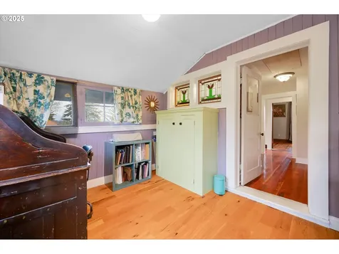 7127 NE 10th Avenue Portland OR 97211