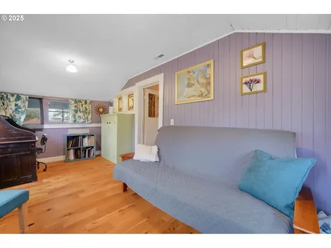 7127 NE 10th Avenue Portland OR 97211