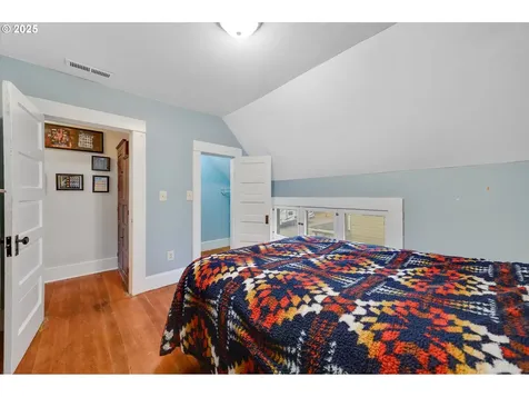 7127 NE 10th Avenue Portland OR 97211