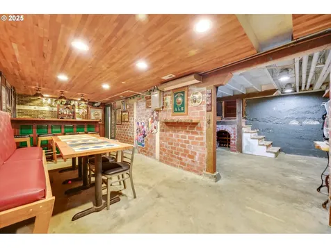 7127 NE 10th Avenue Portland OR 97211
