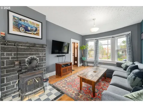 7127 NE 10th Avenue Portland OR 97211