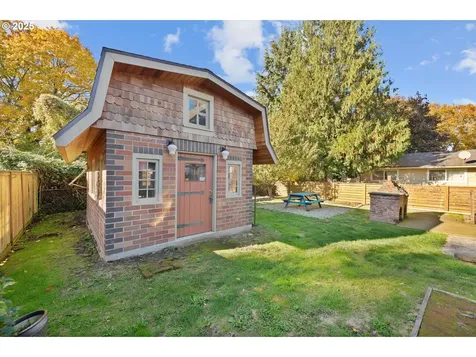 7127 NE 10th Avenue Portland OR 97211