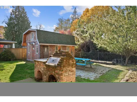7127 NE 10th Avenue Portland OR 97211