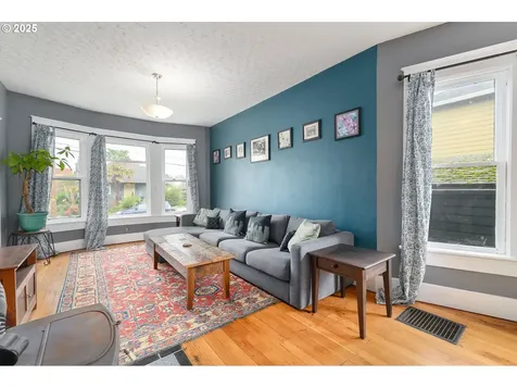 7127 NE 10th Avenue Portland OR 97211