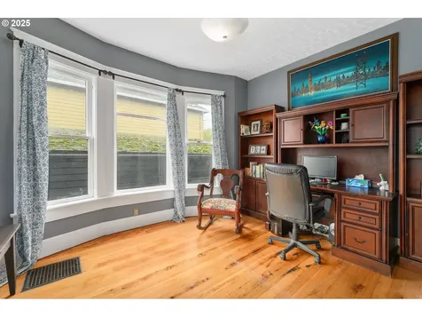 7127 NE 10th Avenue Portland OR 97211