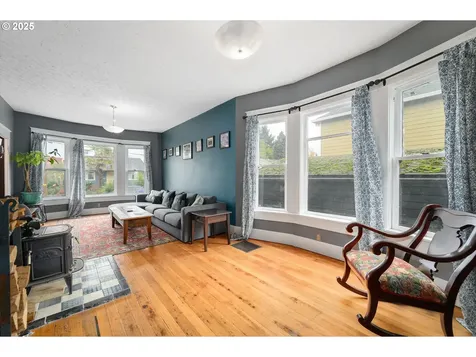 7127 NE 10th Avenue Portland OR 97211