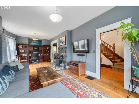 7127 NE 10th Avenue Portland OR 97211