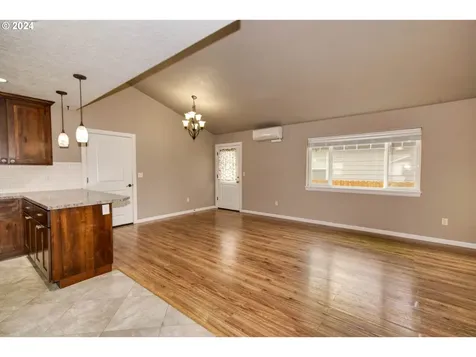 217 Nw Sagan Loop Sheridan OR 97378