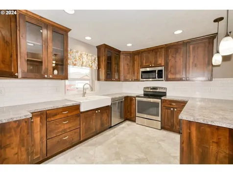 217 Nw Sagan Loop Sheridan OR 97378