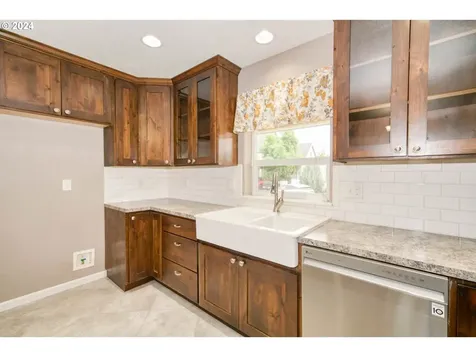 217 Nw Sagan Loop Sheridan OR 97378