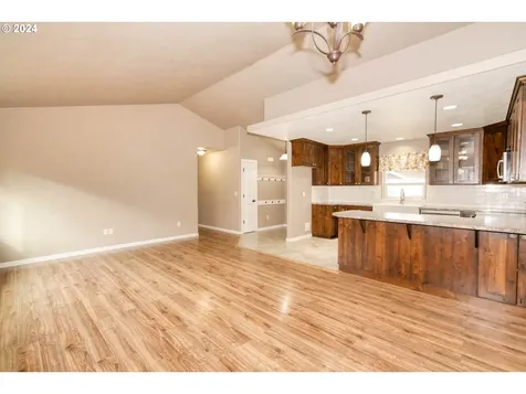 217 Nw Sagan Loop Sheridan OR 97378