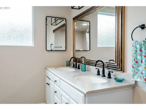 1466 Rainbow Drive Springfield OR 97477