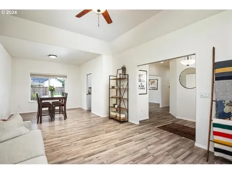 581 Se 9th Avenue Canby OR 97013