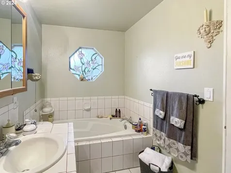 431 Melton Road Castle Rock WA 98611