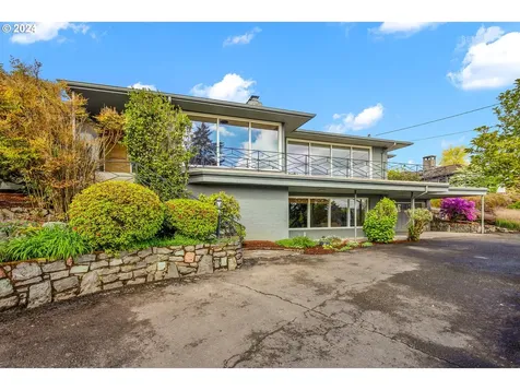 8205 Sw 2nd Avenue Portland OR 97219