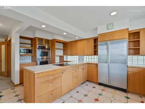 8205 Sw 2nd Avenue Portland OR 97219