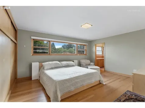 8205 Sw 2nd Avenue Portland OR 97219