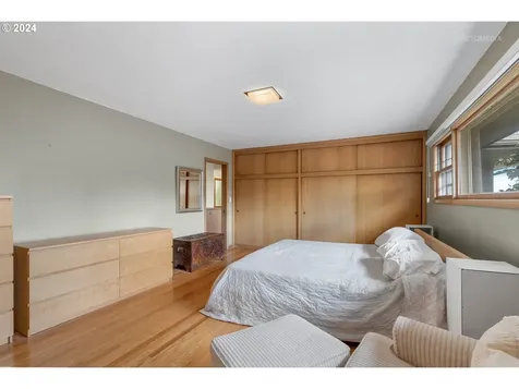 8205 Sw 2nd Avenue Portland OR 97219
