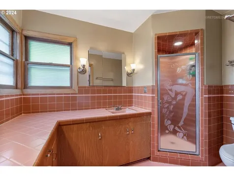 8205 Sw 2nd Avenue Portland OR 97219