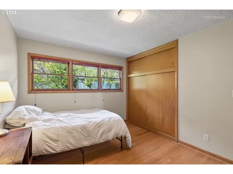 8205 Sw 2nd Avenue Portland OR 97219