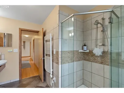 8205 Sw 2nd Avenue Portland OR 97219