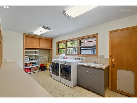 8205 Sw 2nd Avenue Portland OR 97219