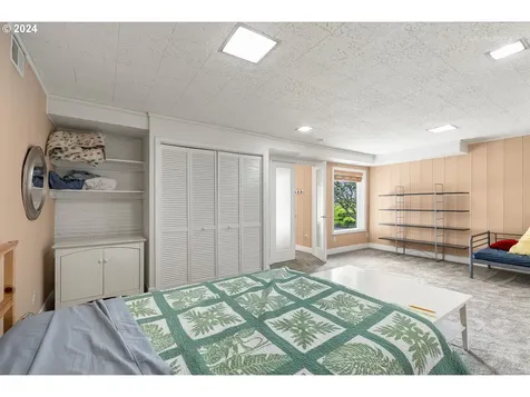 8205 Sw 2nd Avenue Portland OR 97219