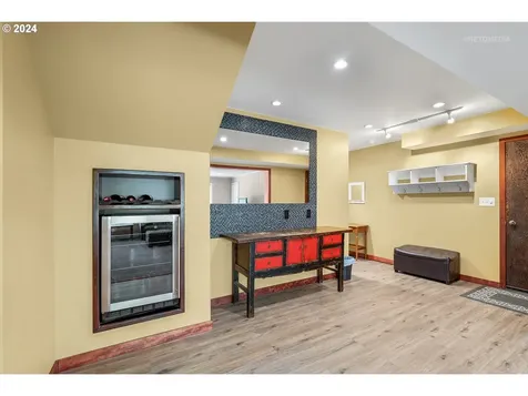 8205 Sw 2nd Avenue Portland OR 97219