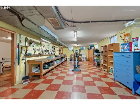 8205 Sw 2nd Avenue Portland OR 97219
