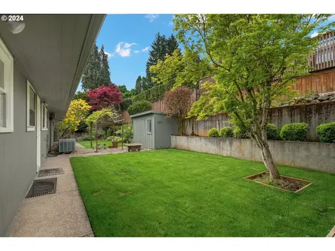 8205 Sw 2nd Avenue Portland OR 97219