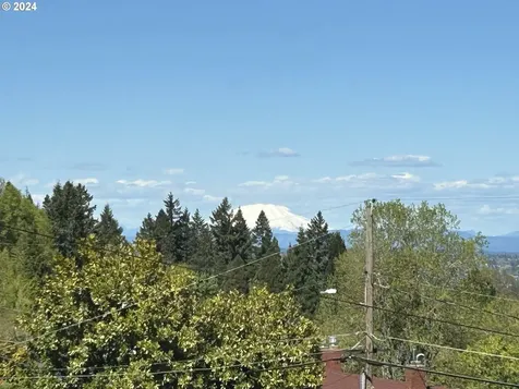 8205 Sw 2nd Avenue Portland OR 97219