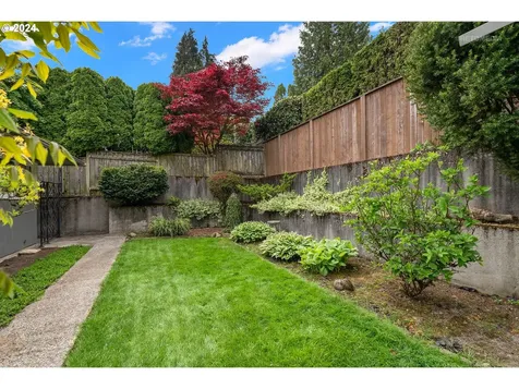8205 Sw 2nd Avenue Portland OR 97219