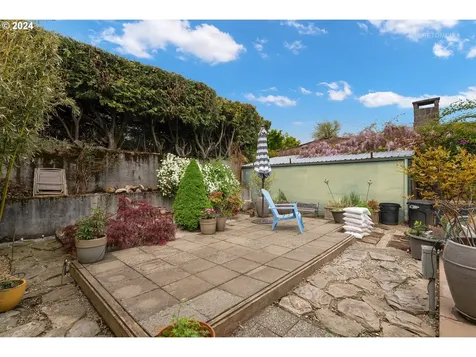 8205 Sw 2nd Avenue Portland OR 97219