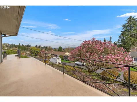 8205 Sw 2nd Avenue Portland OR 97219