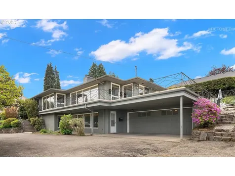 8205 Sw 2nd Avenue Portland OR 97219