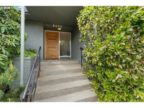 8205 Sw 2nd Avenue Portland OR 97219