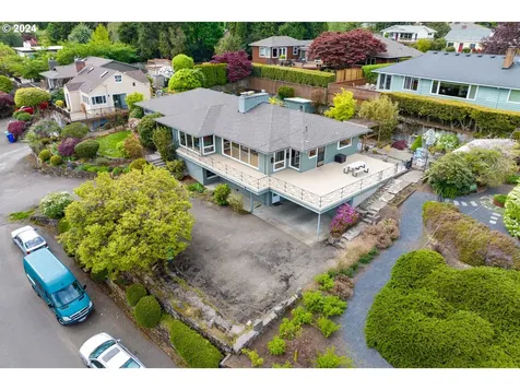 8205 Sw 2nd Avenue Portland OR 97219