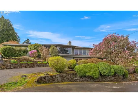 8205 Sw 2nd Avenue Portland OR 97219