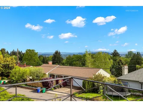 8205 Sw 2nd Avenue Portland OR 97219