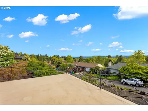 8205 Sw 2nd Avenue Portland OR 97219