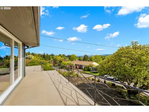 8205 Sw 2nd Avenue Portland OR 97219