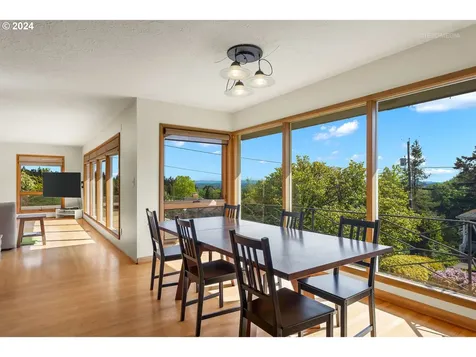 8205 Sw 2nd Avenue Portland OR 97219