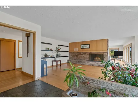 8205 Sw 2nd Avenue Portland OR 97219
