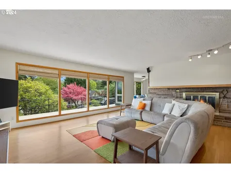 8205 Sw 2nd Avenue Portland OR 97219