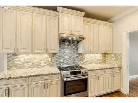 14203 Se Pine Court Portland OR 97233