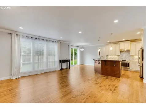 14203 Se Pine Court Portland OR 97233