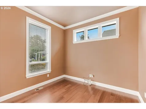 14203 Se Pine Court Portland OR 97233