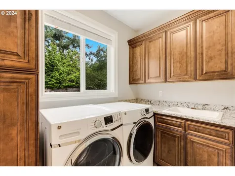 14203 Se Pine Court Portland OR 97233